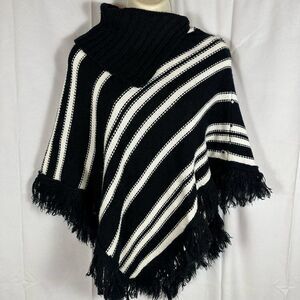 De Rotchild Turtleneck Black & White Knit Vintage Poncho with Fringe One Size